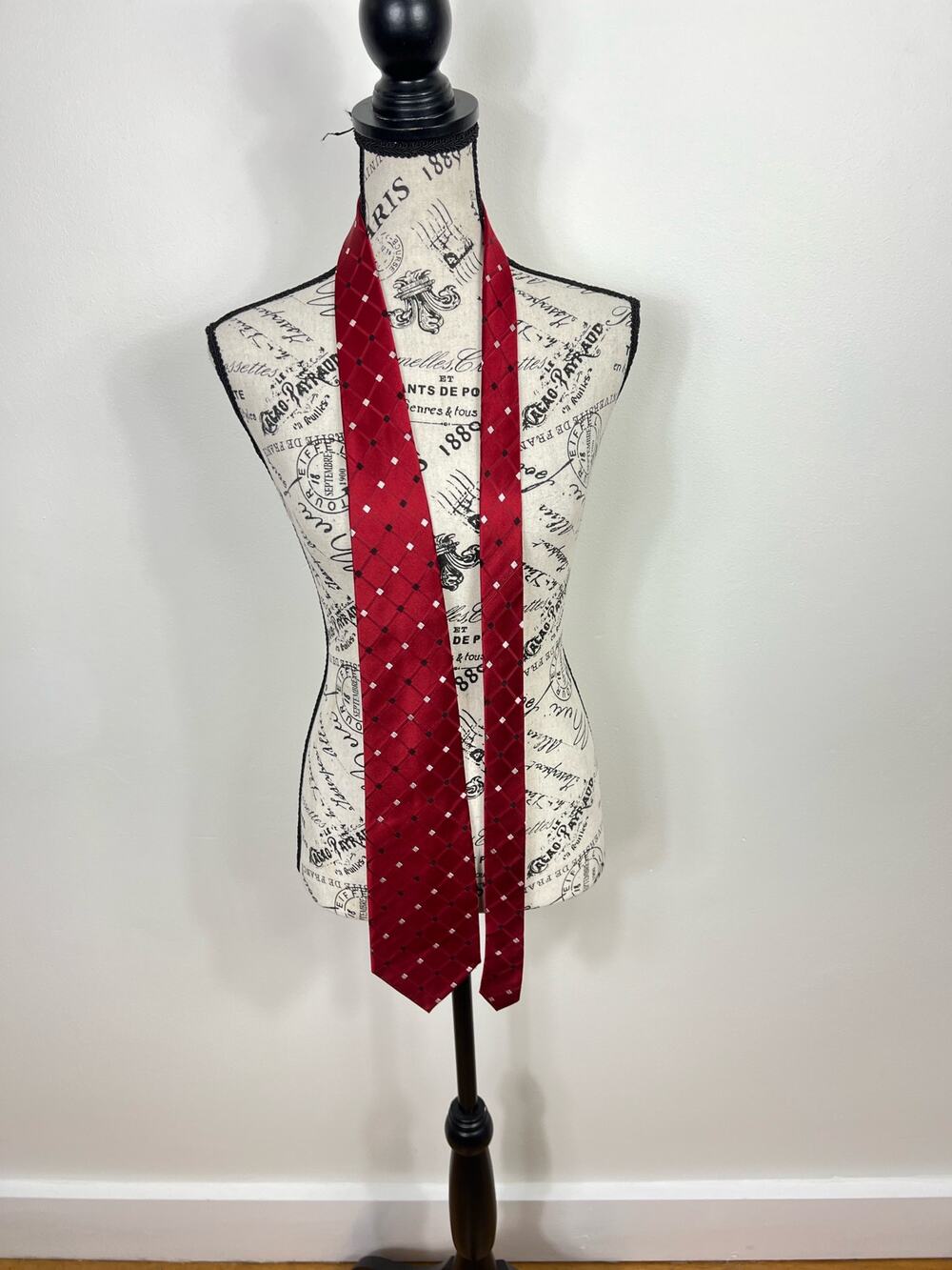 Geoffrey Beene Long Hand made 100% Silk Necktie